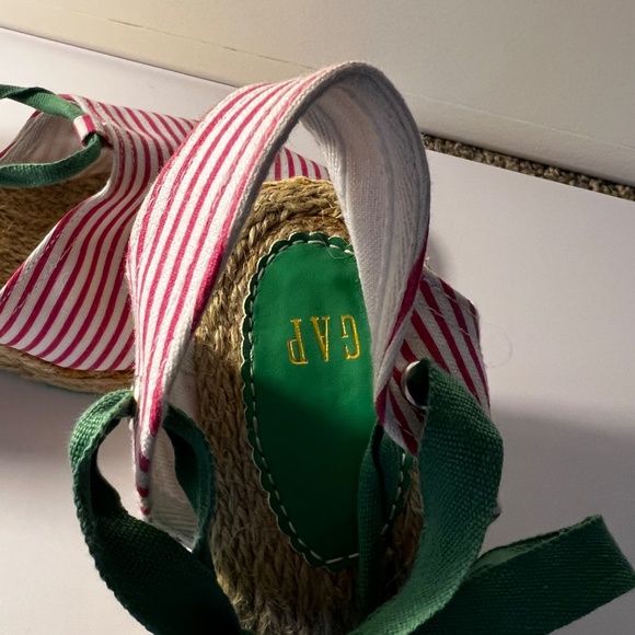 🩴 GAP Red & White Striped Espadrille Wedges with Green Ribbon Ties – Size 8 - Picture 4 of 4
